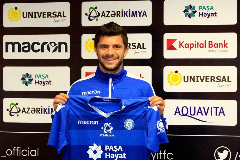 Sumqayıt sabiq futbolçusunu heyətinə qatıb
