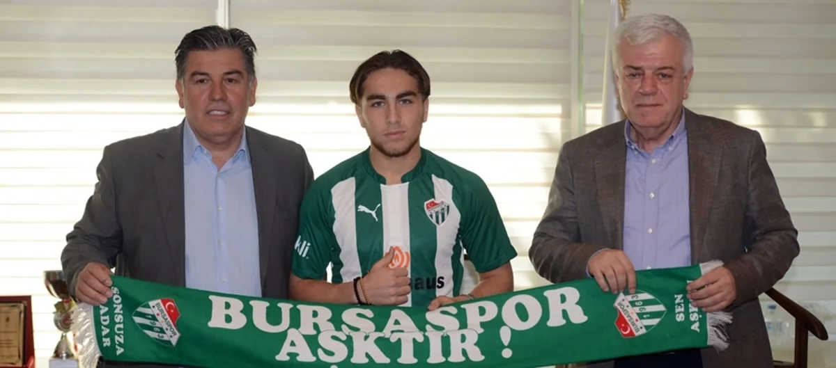 Azərbaycan milli komandasının üzvü “Bursaspor” klubu ilə müqavilə bağlayıb