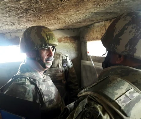 Azərbaycanın müdafiə naziri ön xətdə olub