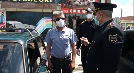 Xaçmazda polislər vətəndaşlara tibbi maskalar paylayıb