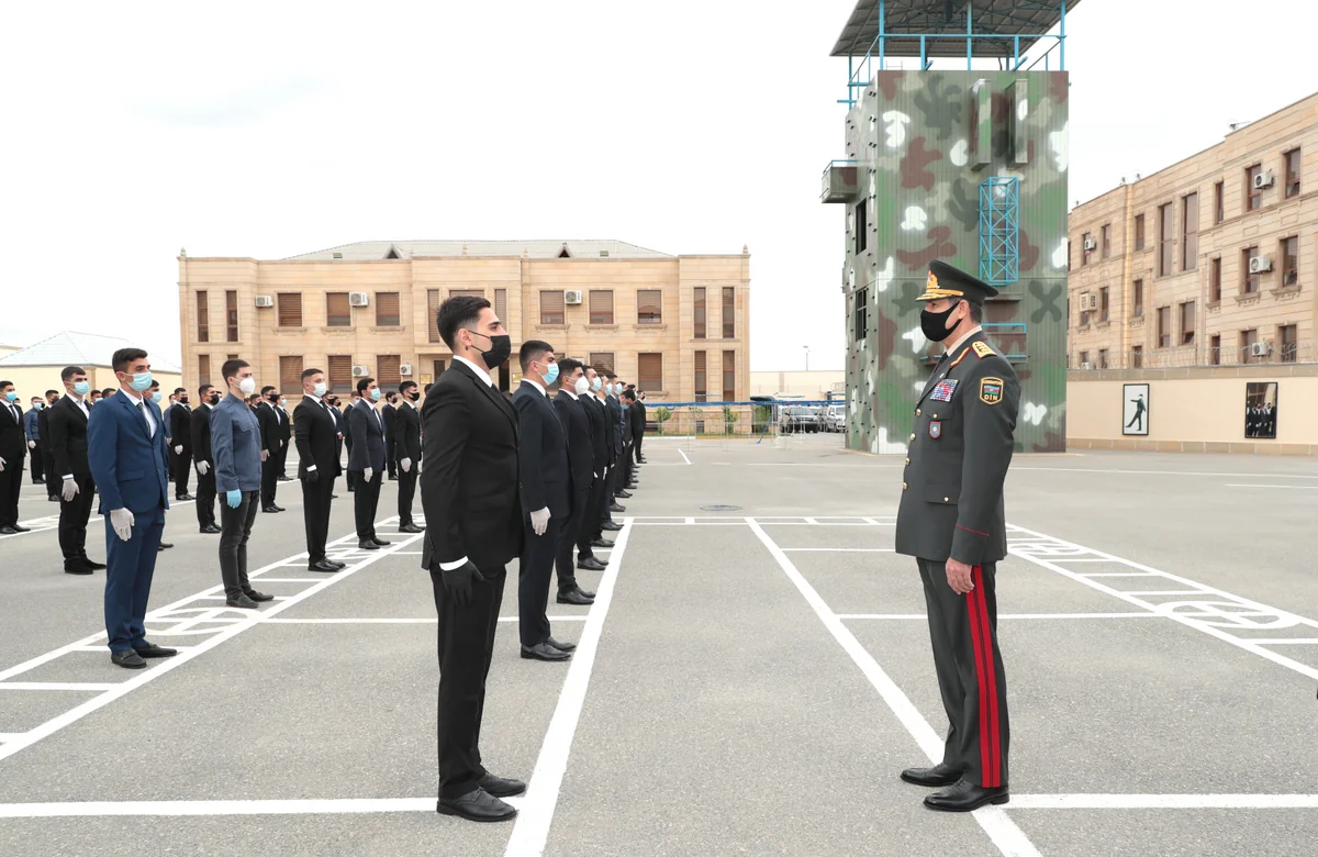 Vilayət Eyvazov sıra baxışı keçirib