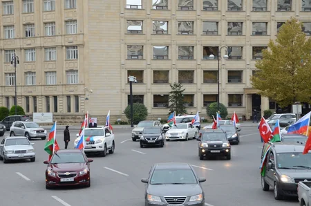 Bakıda qələbə yürüşləri keçirilir