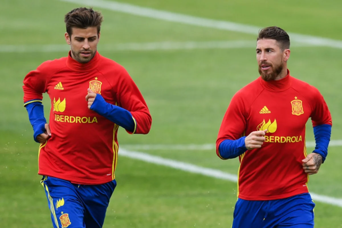Real Madrid and Barcelona players brawl after Catalan referendum - VIDEO