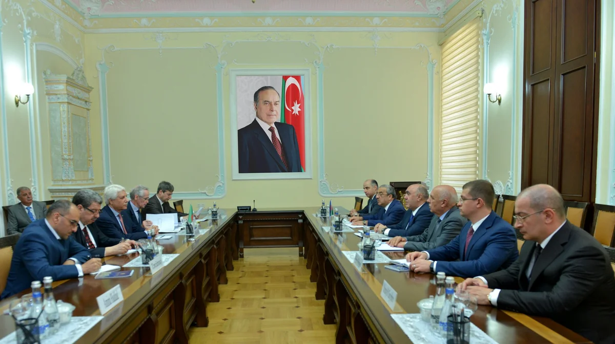 Əlcəzairin ədliyyə naziri Baş Prokurorluqda olub