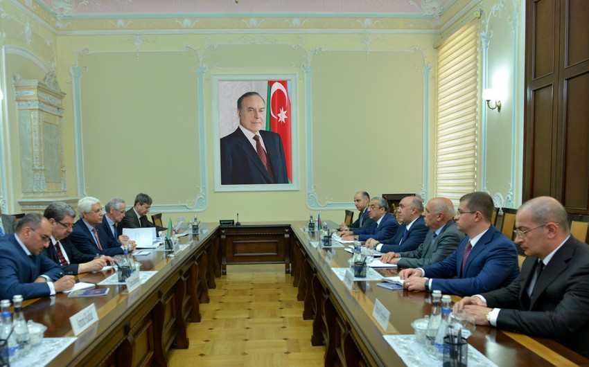 Əlcəzairin ədliyyə naziri Baş Prokurorluqda olub