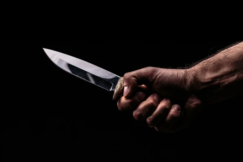 Bakıda keçmiş məhkum 22 yaşlı şəxsi bıçaqla hədələyib