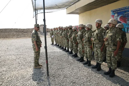 Azərbaycanın müdafiə naziri cəbhə xəttinə gedib