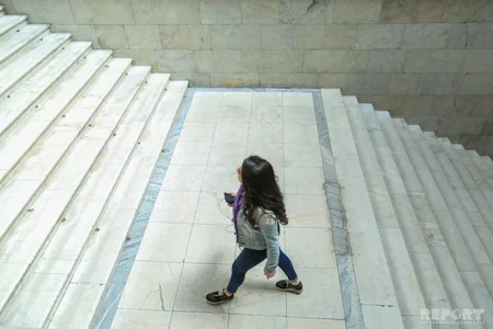 Axundzadə adına kitabxanada ən qədim kitabın 444 yaşı var - REPORTAJ