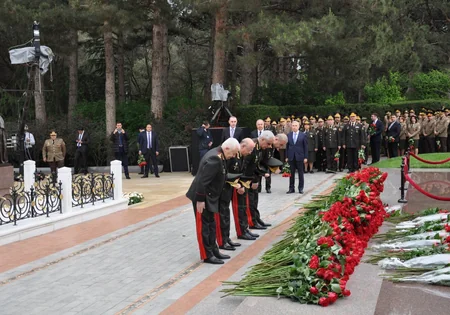 FHN-in kollektivi Ulu Öndərin xatirəsini yad edib