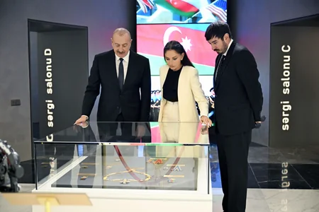 Prezident İlham Əliyev Bakıda Dövlət Bayrağı Meydanında olub, Azərbaycanın üçrəngli Bayrağını ucaldıb - YENİLƏNİB