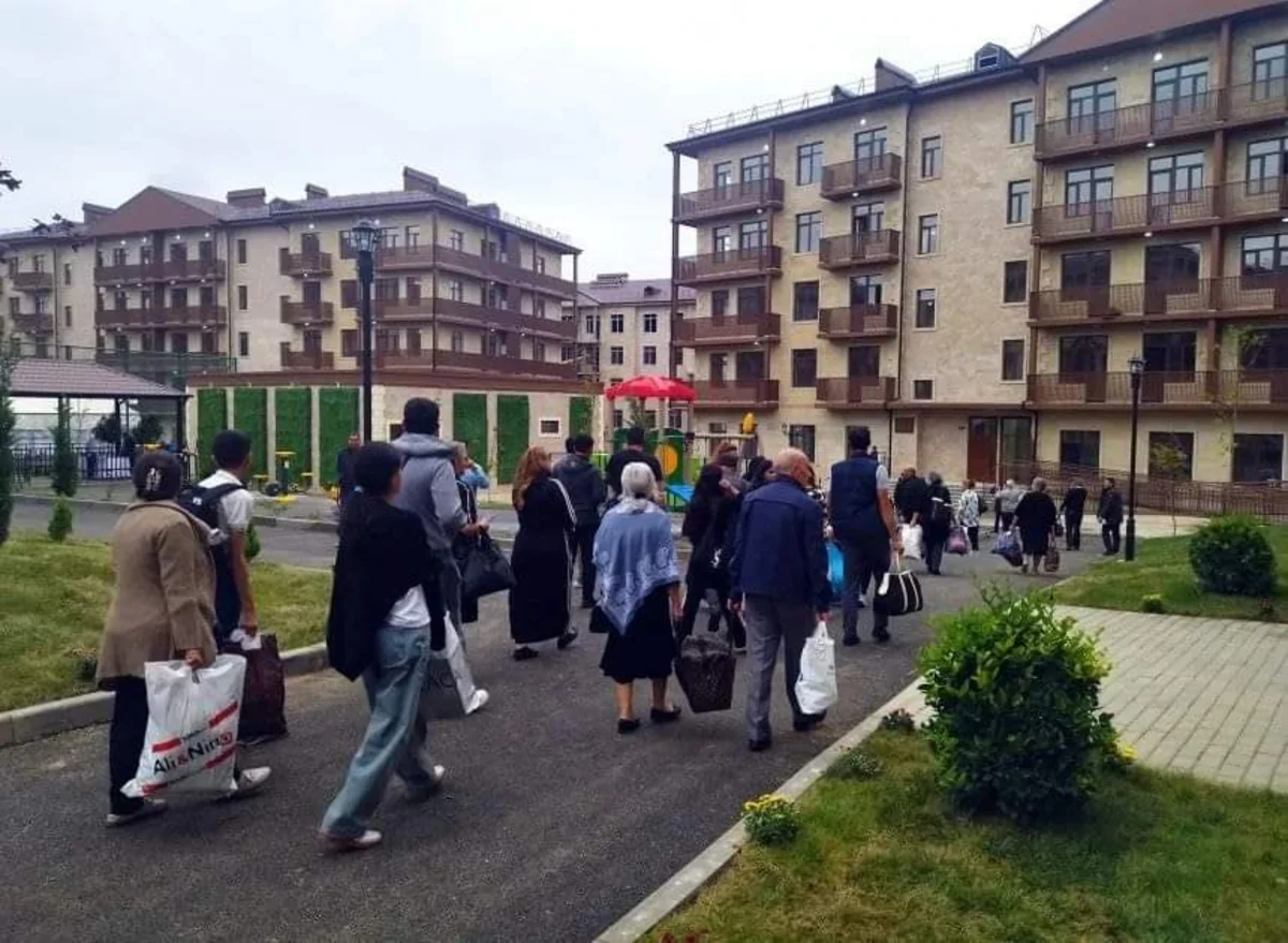 Biləsuvarda məcburi köçkünlərin məskunlaşdığı qəsəbələrdən 16 ailə Cəbrayıl şəhərinə köçürülüb 