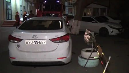 Bakıda süni maneə səbəbindən yanğın avtomobillərinin yaşayış binasına yaxınlaşa bilməməsi müəyyən edilib