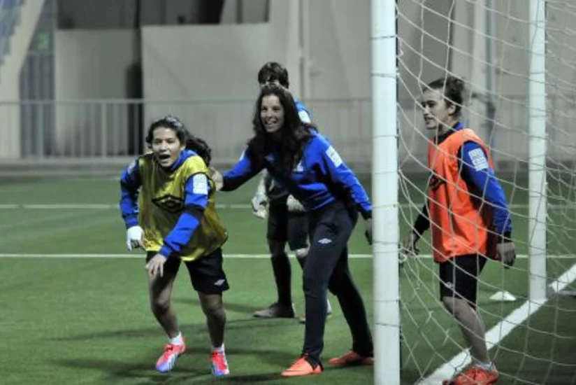 Baş məşqçi: Azərbaycanda futbolçu qızlar tez ailə qururlar