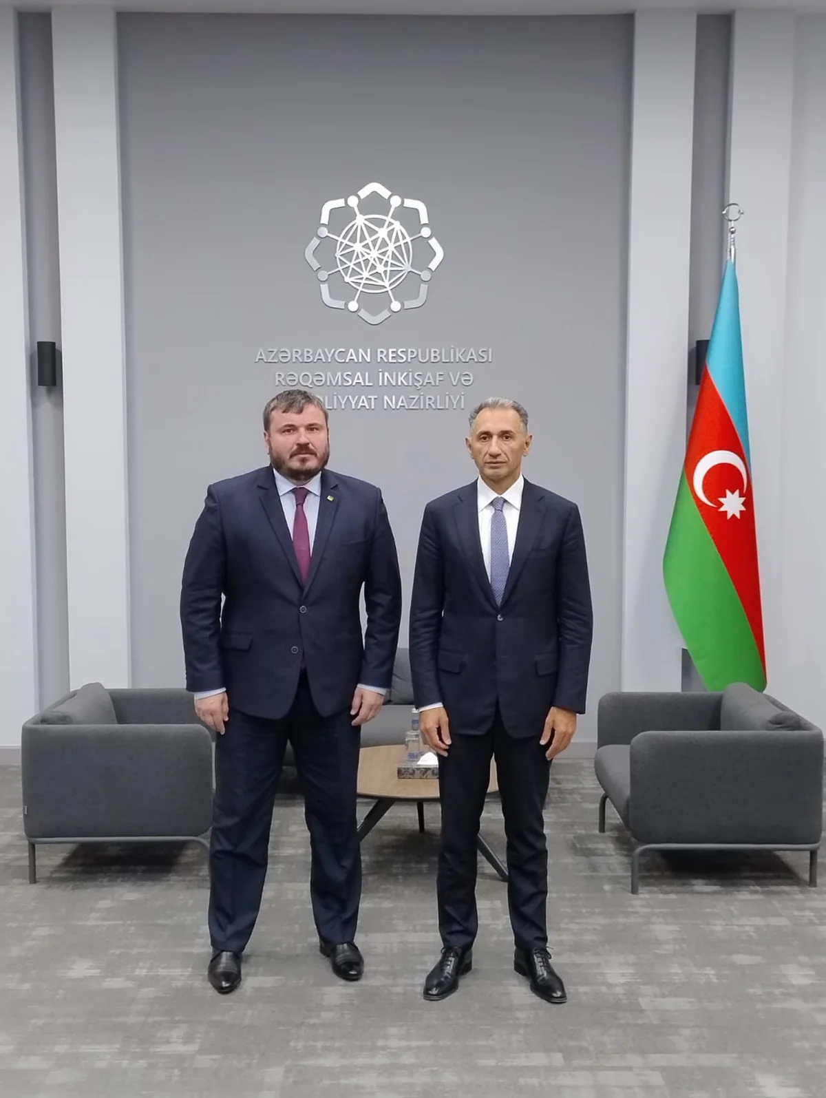 Ukrainian ambassador discusses bilateral co-op with Azerbaijani minister