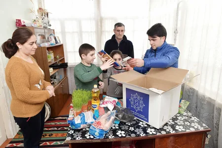 Heydər Əliyev Fondu ünvanlı sosial yardım alan ailələrə Novruz sovqatları paylayıb