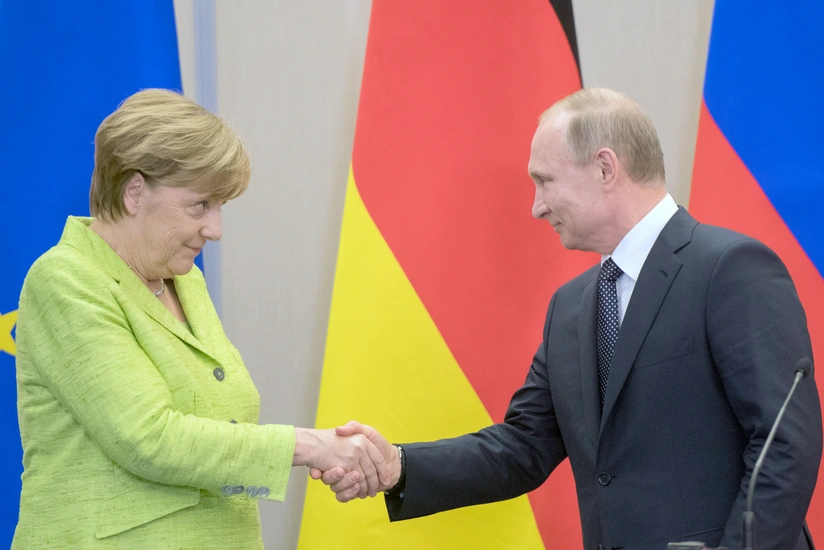 Putin, Merkel discuss situation in Karabakh