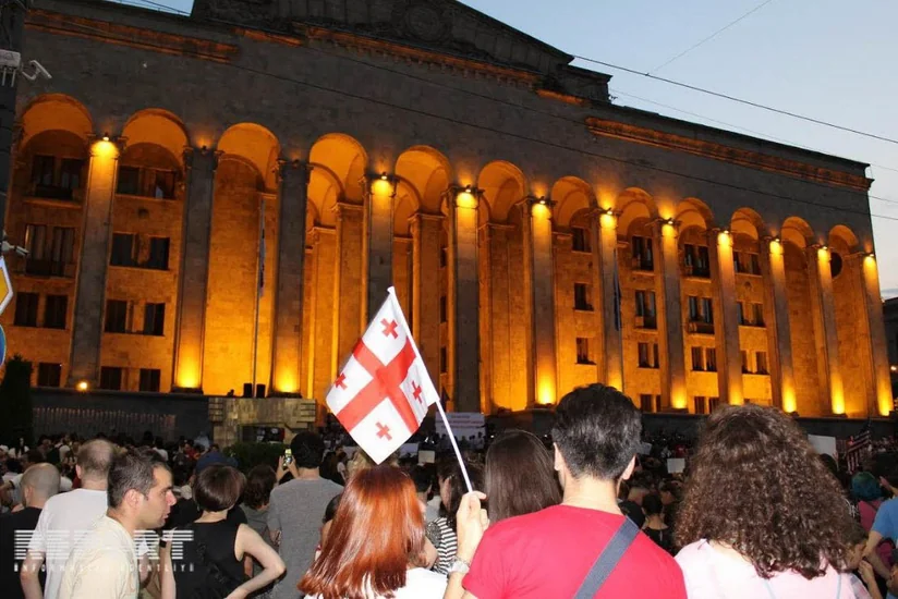 Протестующие в Грузии дали правительству время до завтрашнего дня - ОБНОВЛЕНО