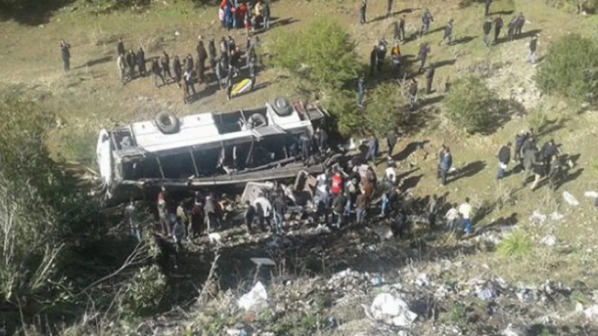 Tunisdə turist avtobusu uçurumdan aşağı düşüb, 50 nəfər yaralanıb