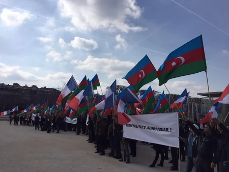 Parisdə Azərbaycan Prezidenti İlham Əliyevə dəstək aksiyası keçirilib