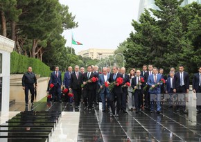 Leadership of Azerbaijani Foreign Ministry visits Alley of Martyrs