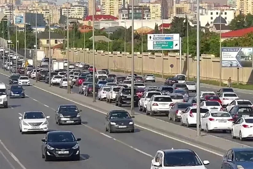 ​​​​​​​Bakının bir sıra yollarında nəqliyyat vasitələrinin sıxlığı yaranıb - SİYAHI
