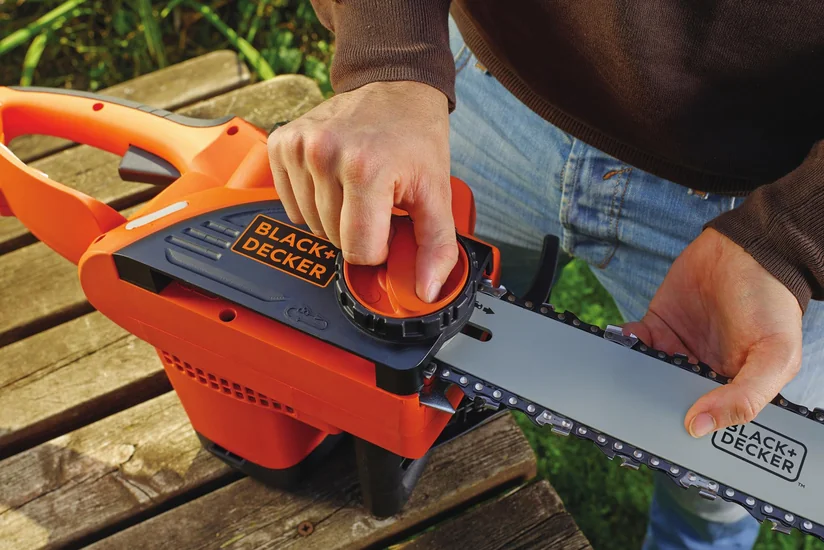 Gəncədə kişi mişarla ayağını kəsib