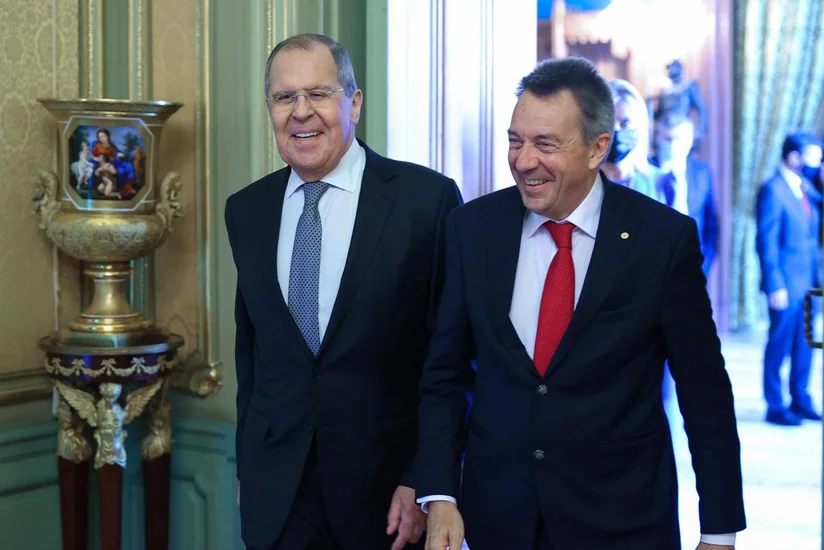 Лавров и президент МККК обсудили по телефону решение гуманитарных проблем в Украине