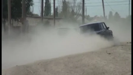 Sabirabadda 2,5 km-lik yol problemi: şagirdlər dərsə, xəstələr həkimə vaxtında gedə bilmir - REPORTAJ