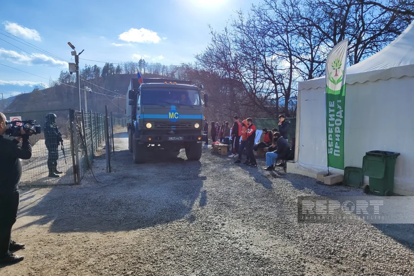 По дороге Ханкенди-Лачын беспрепятственно проехали 52 автомобиля российских миротворцев
