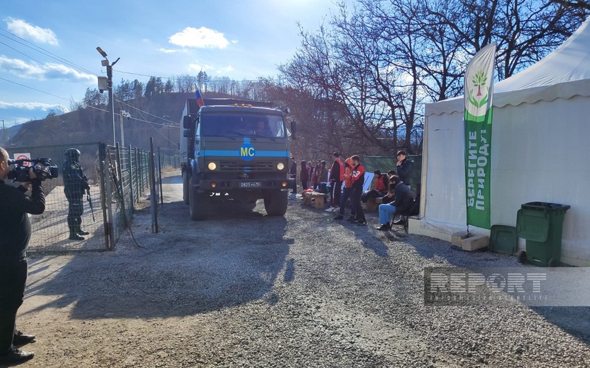 По дороге Ханкенди-Лачын беспрепятственно проехали 52 автомобиля российских миротворцев