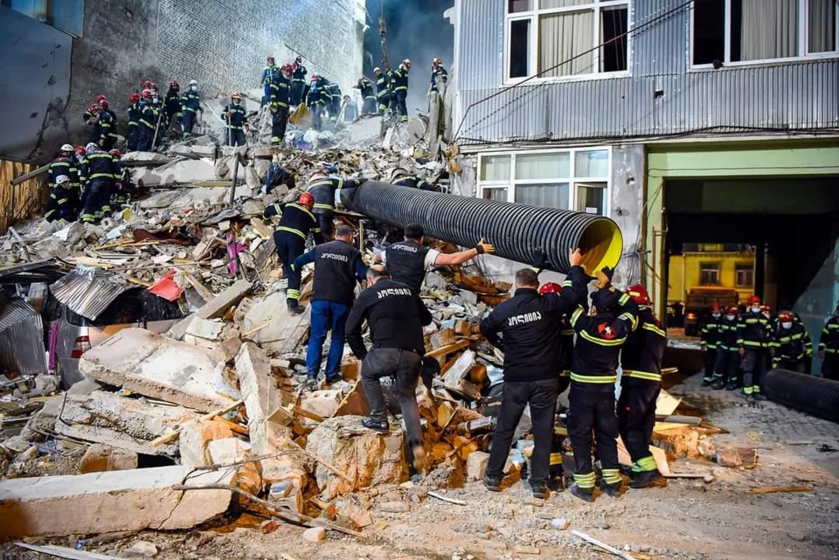 Спасательные работы в Батуми, где обрушился дом, завершились