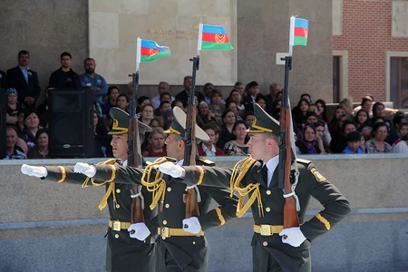 Hərbi hissələrdə andiçmə mərasimi keçirilib