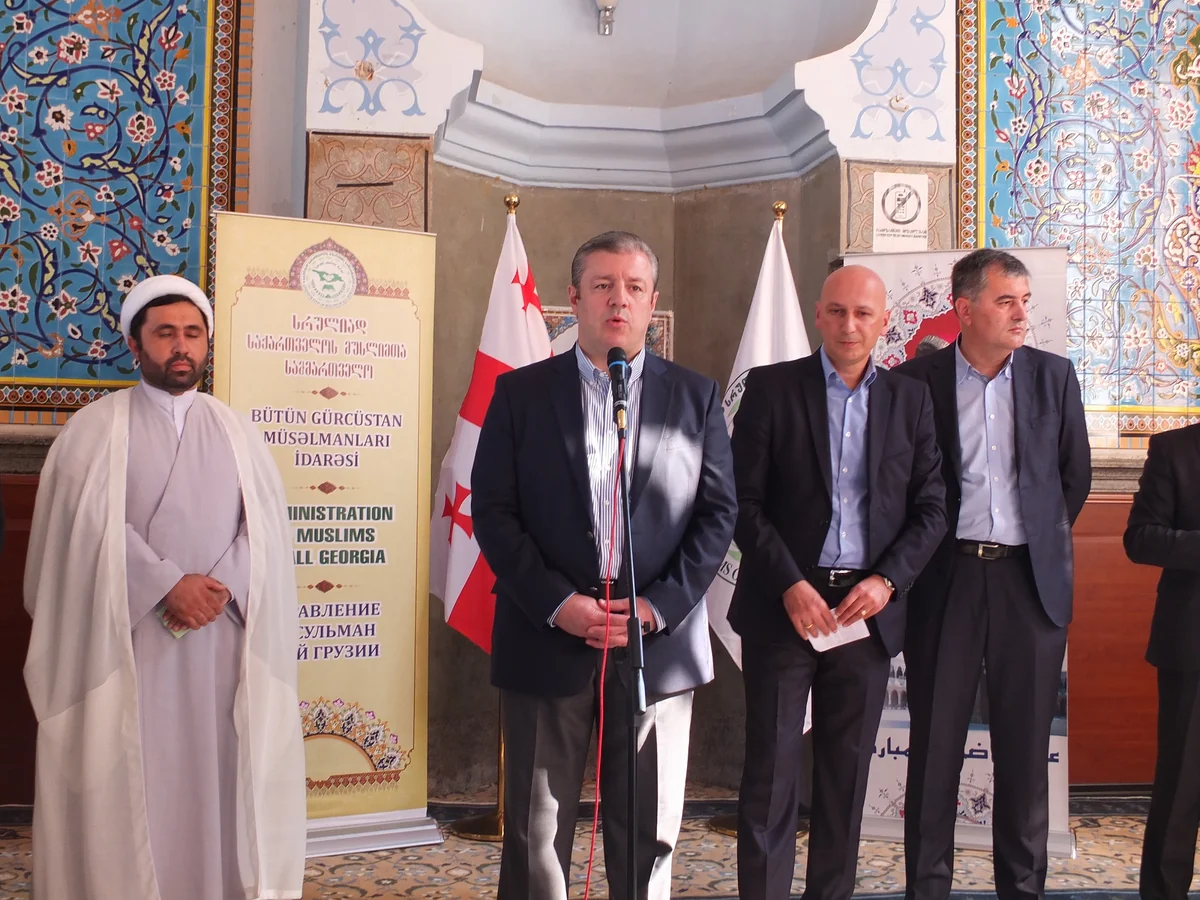 Gürcüstanın baş naziri Qurban bayramı münasibəti ilə müsəlmanlarla görüşüb