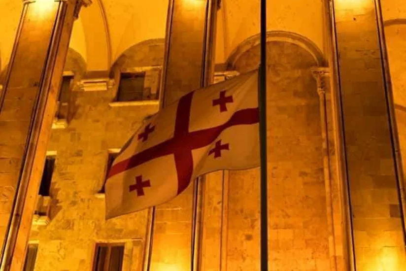 Gürcüstanda dövlət bayraqları endirilib