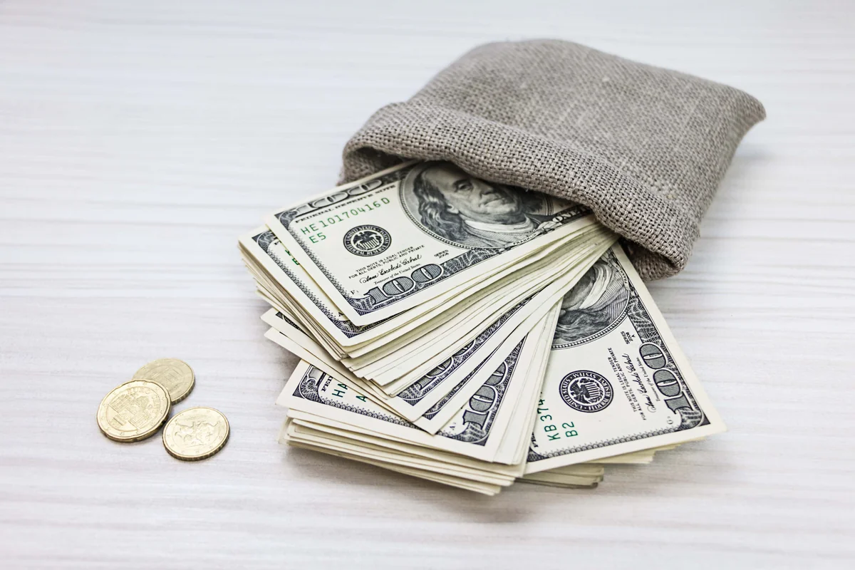 Курс доллара обновил минимум за два с половиной года