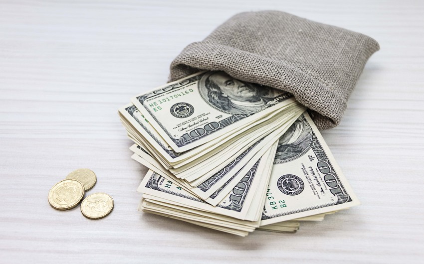 Dolların məzənnəsi 2 il yarımlıq minimumu yeniləyib