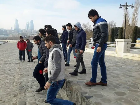 Bakıda “Günəşli” yatağında həlak olan və itkin düşən neftçilərin xatirəsi anılır - FOTOREPORTAJ