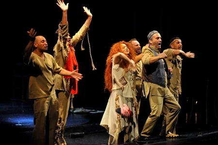 Akademik Milli Dram Teatrında yeni hazırlanan “Dəli yığıncağı” tamaşası nümayiş olunub
