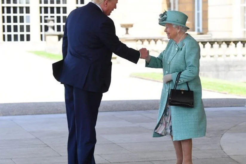 Trump arrives for a meeting with Elizabeth II by helicopter - VIDEO