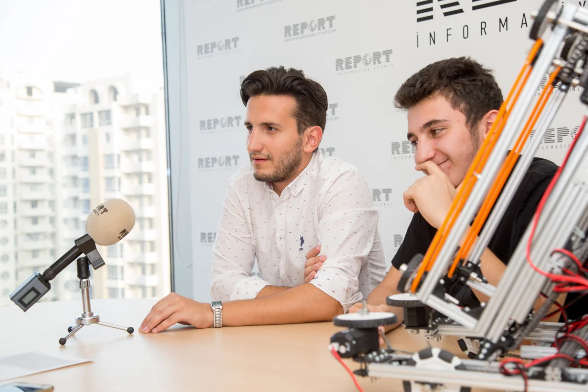 Robot hazırlayan azərbaycanlı şagirdlər - VİDEOREPORTAJ