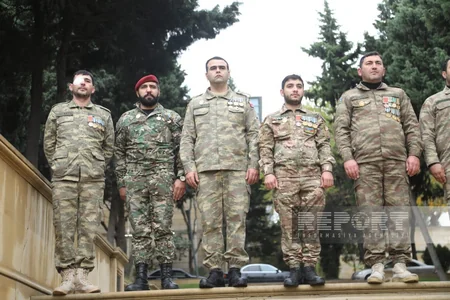 Bakıda hərbi orkestrlərin müşayiəti ilə Zəfər yürüşü keçirilib - YENİLƏNİB