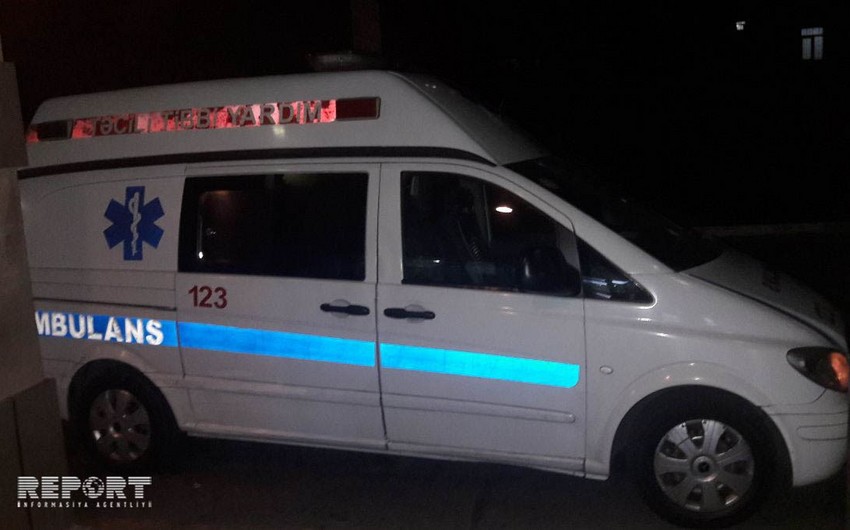 Qaradağda avtobus piyadanı vurub