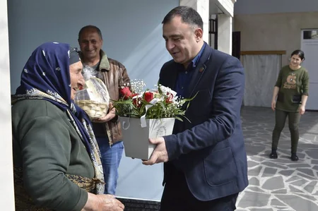 Gürcüstanda rayon rəhbərləri azərbaycanlı qadınları təbrik ediblər