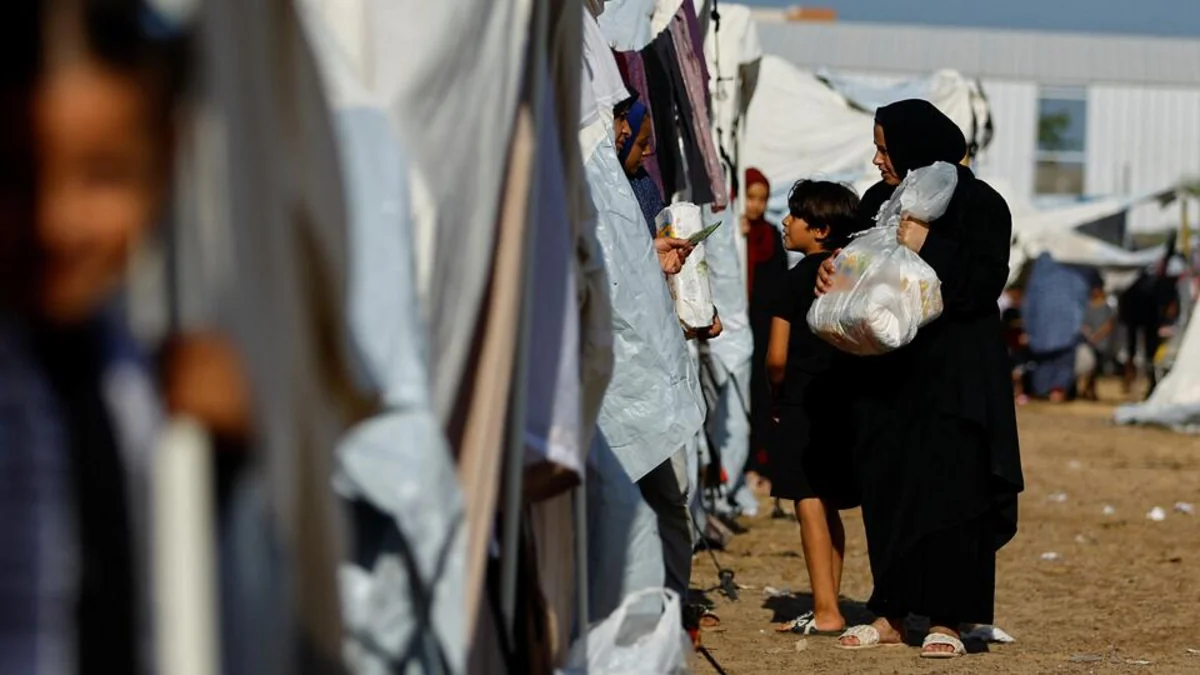 Hamas publish list of 600 people who can leave Gaza today