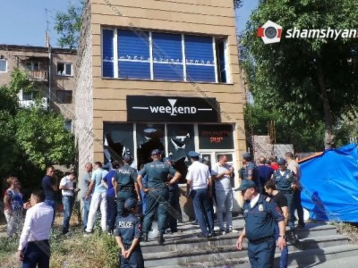 Yerevanda bilyard klubunda kişi qızı girov götürüb