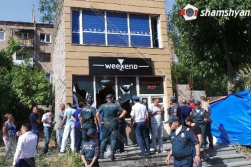 В Ереване в бильярдном клубе мужчина захватил в заложники девушку