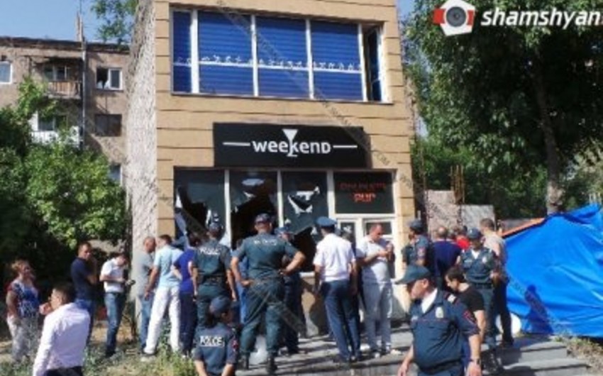 Yerevanda bilyard klubunda kişi qızı girov götürüb
