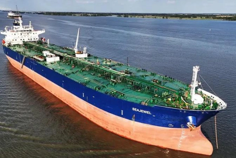 İtaliyanın sahilində neft tankerində partlayışlar olub