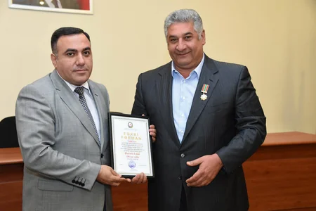 Azad Rəhimov aprel döyüşlərində iştirak etmiş zabitlərlə görüşüb