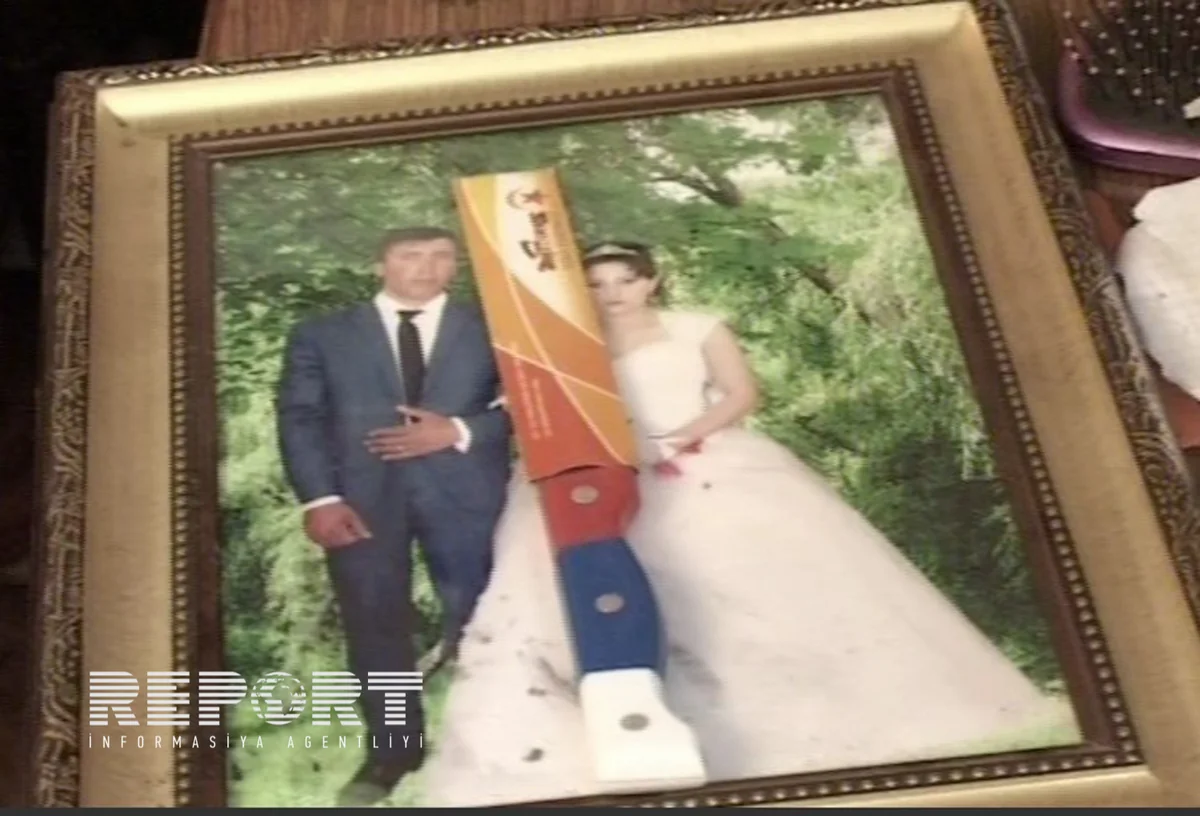 Ağcabədidə toy kaseti oğurlanıb, bəy-gəlin şəkili üzərinə bıçaq qoyulub - FOTO